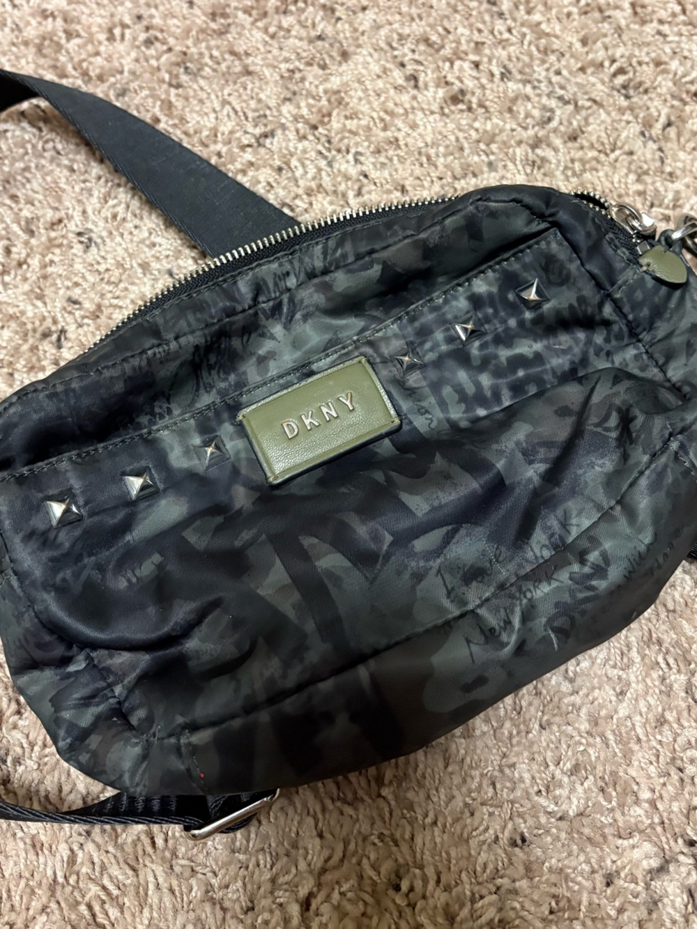DKNY Camera Bag. - Picture 4 of 8